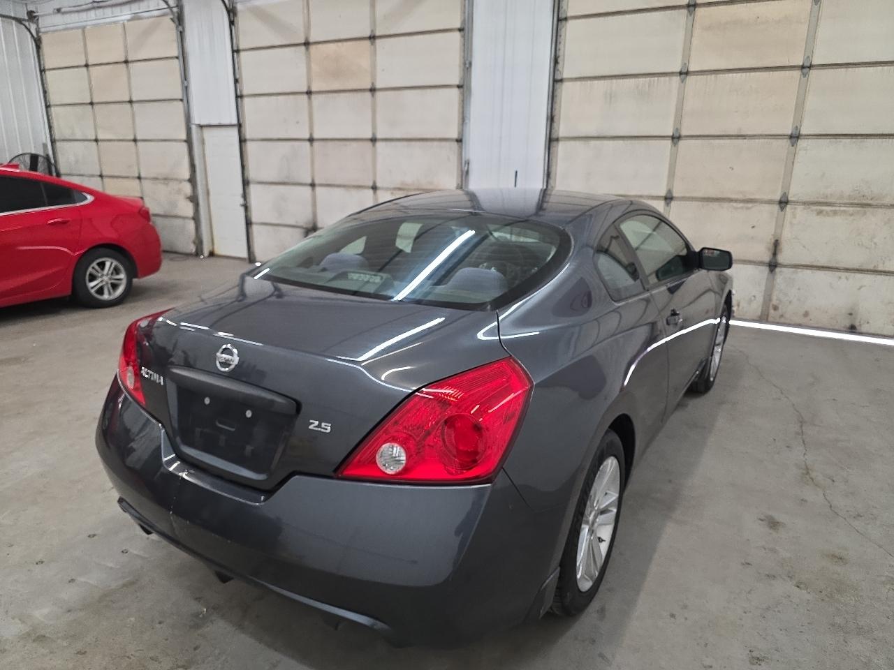 Nissan Altima 2dr Cpe I4 2.5 S 2013