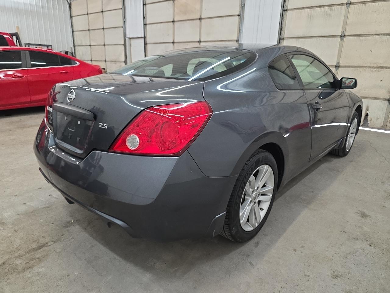 Nissan Altima 2dr Cpe I4 2.5 S 2013