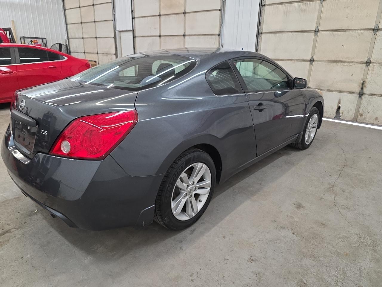 Nissan Altima 2dr Cpe I4 2.5 S 2013
