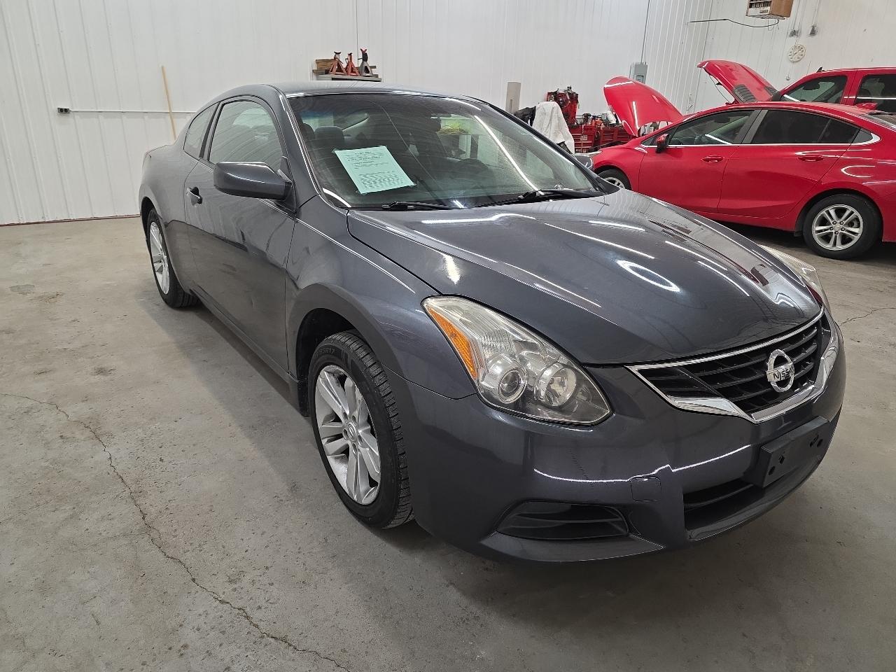 Nissan Altima 2dr Cpe I4 2.5 S 2013