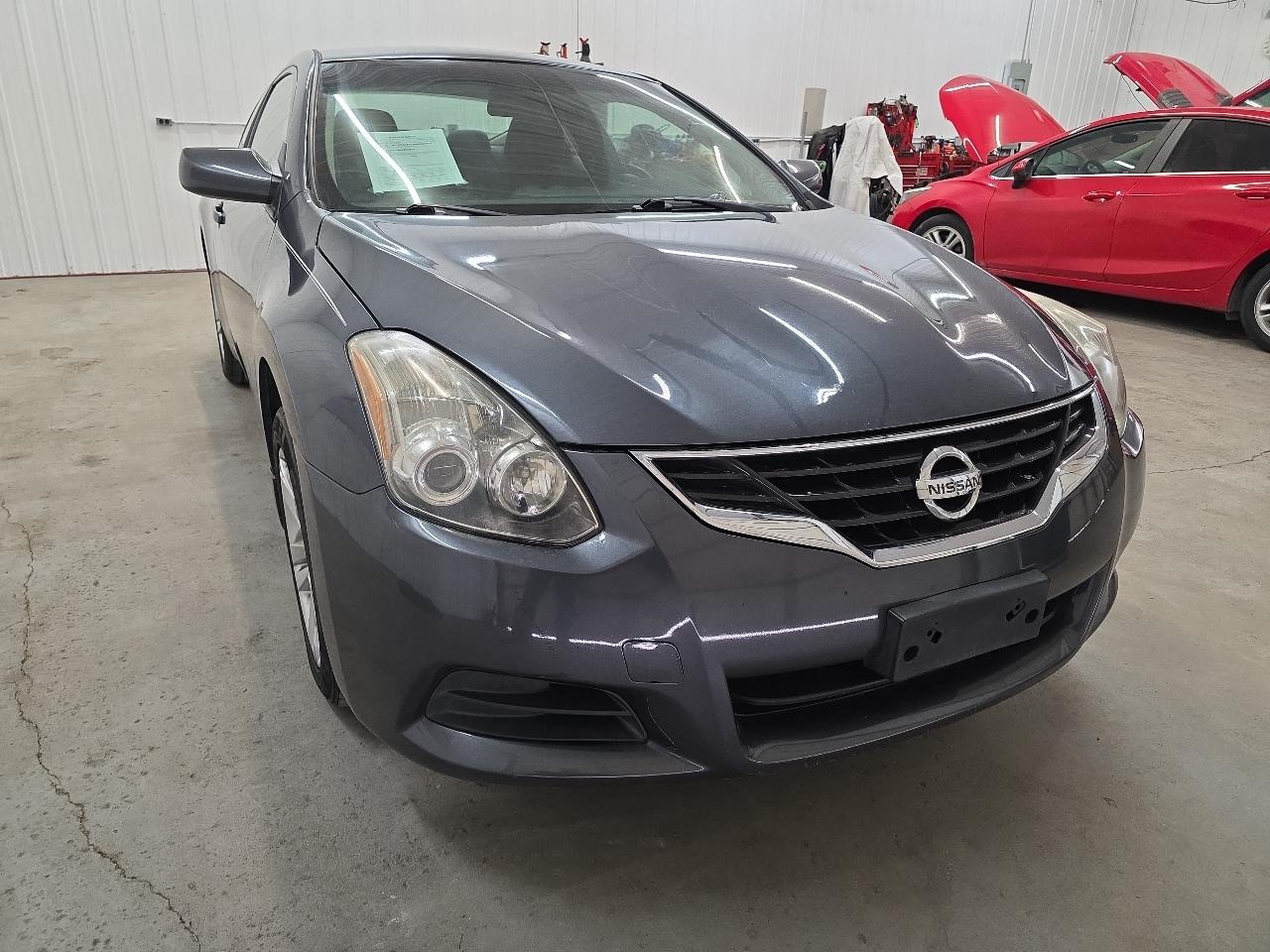 Nissan Altima 2dr Cpe I4 2.5 S 2013