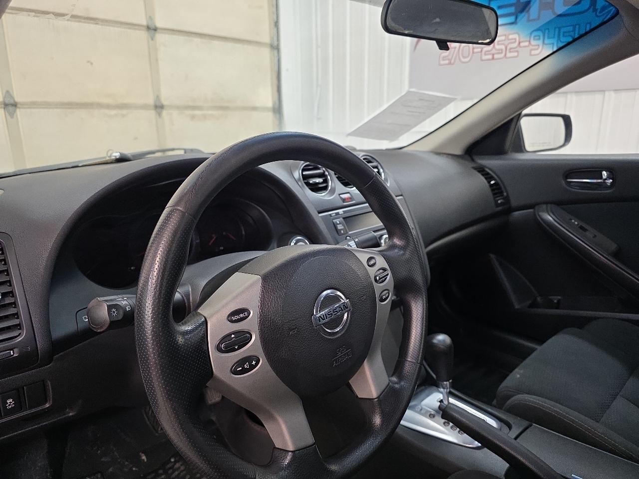 Nissan Altima 2dr Cpe I4 2.5 S 2013