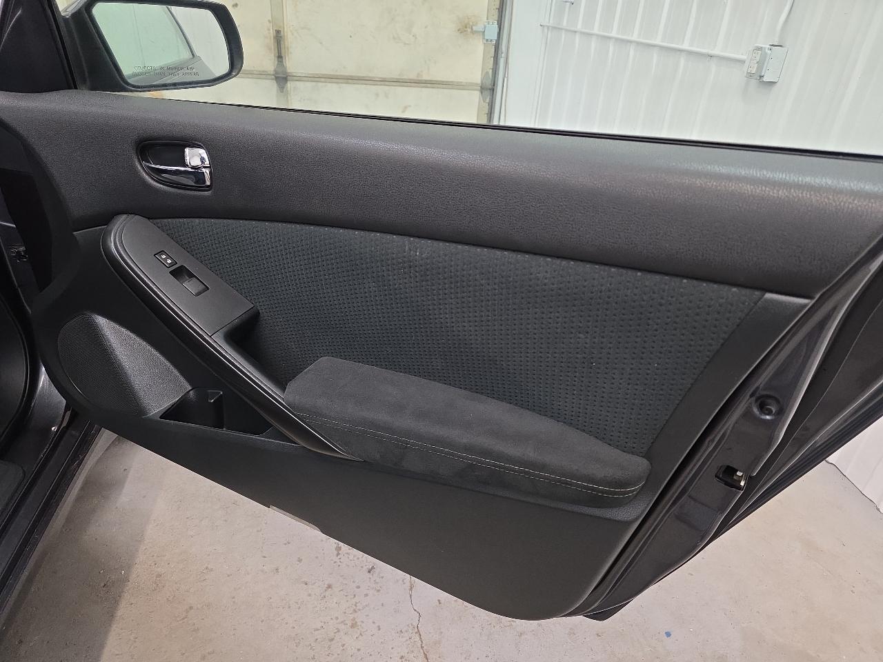 Nissan Altima 2dr Cpe I4 2.5 S 2013