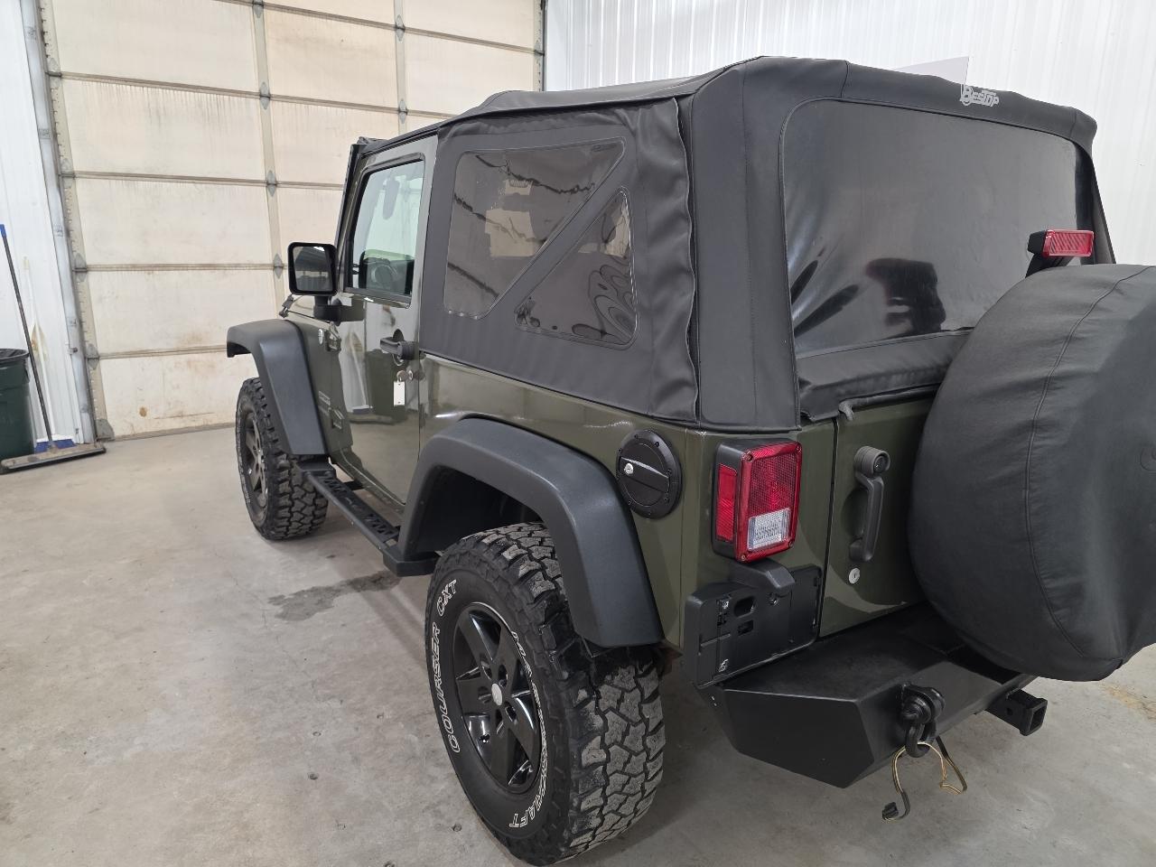 Jeep Wrangler 4WD 2dr Sport 2015