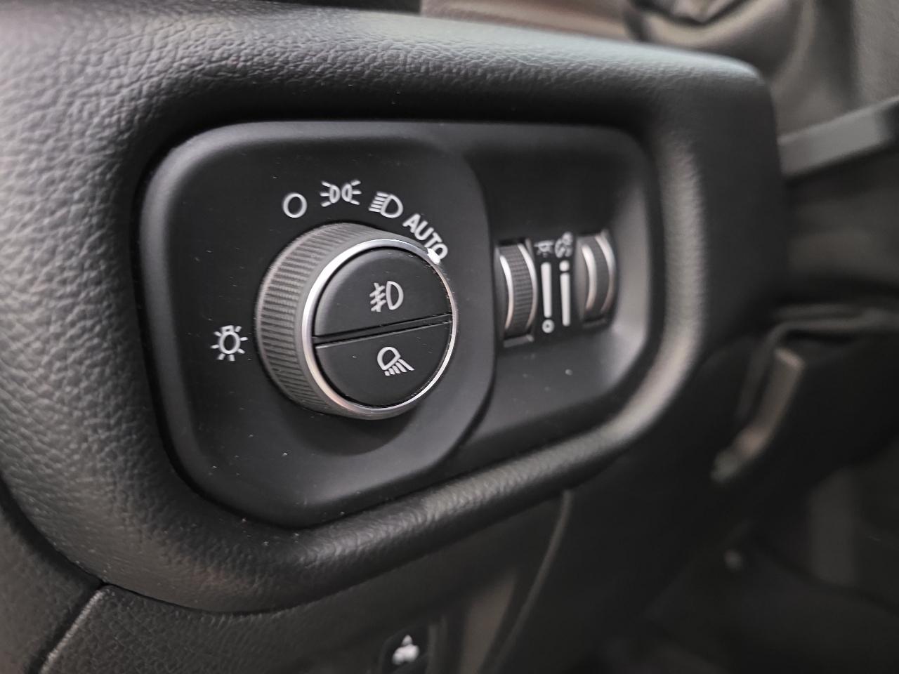 RAM 1500 Big Horn/Lone Star 4x4 Crew Cab 5'7" Box 2019