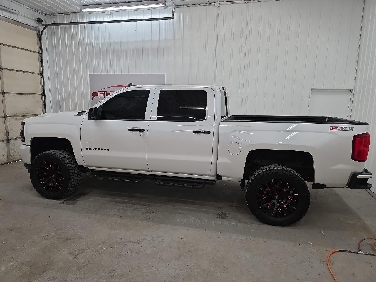 Chevrolet Silverado 1500 4WD Crew Cab 143.5" LTZ w/2LZ 2017