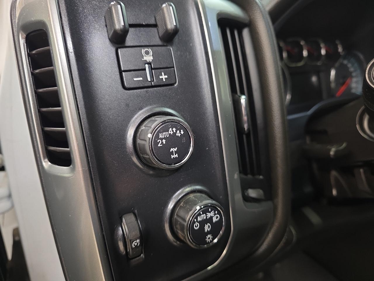 Chevrolet Silverado 1500 4WD Crew Cab 143.5" LTZ w/2LZ 2017