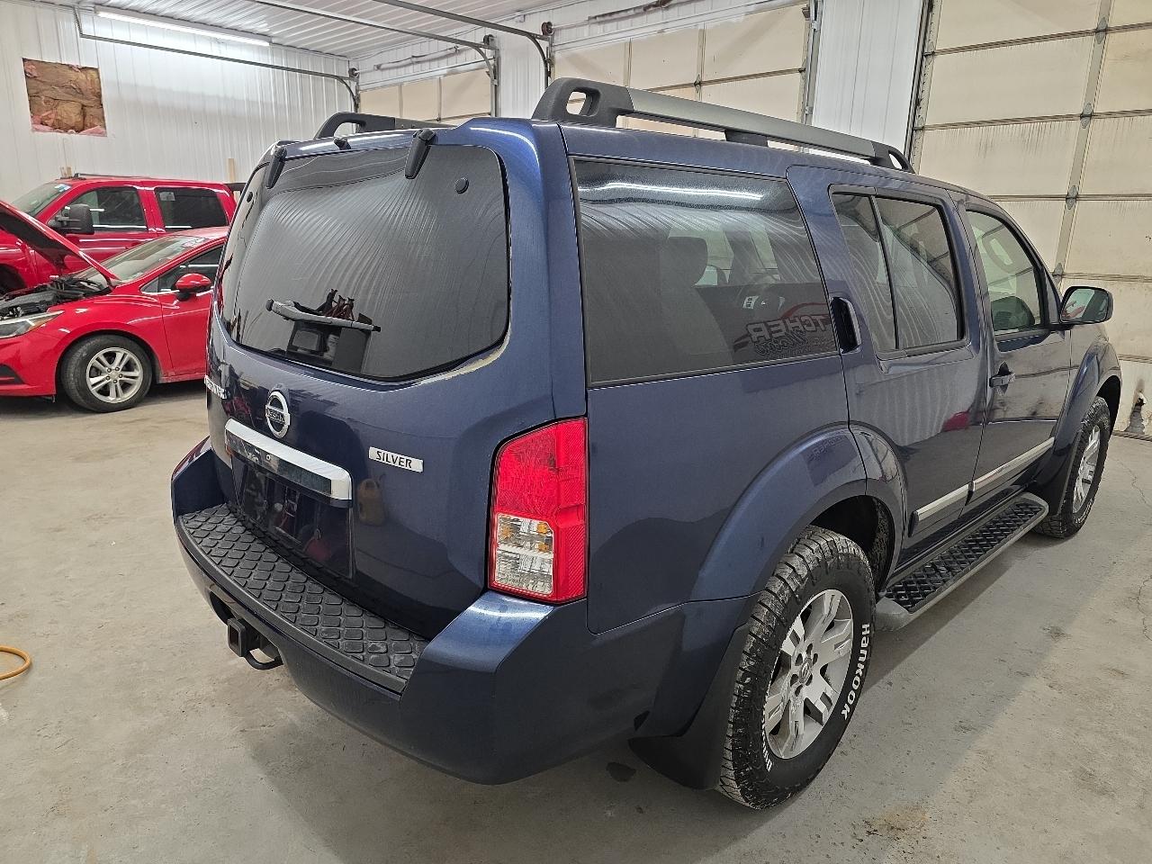 Nissan Pathfinder 4WD 4dr V6 Silver Edition 2012