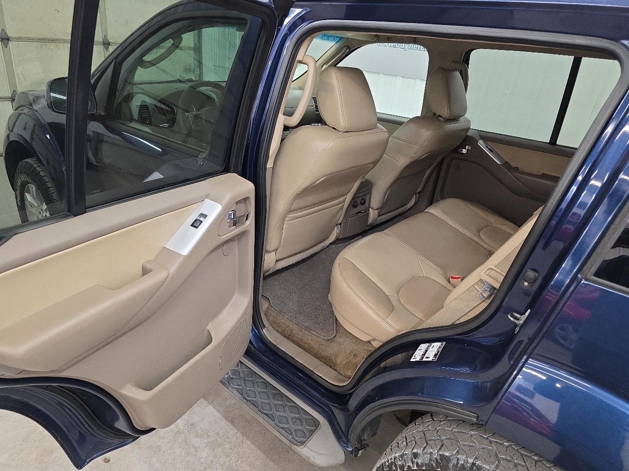 Nissan Pathfinder 4WD 4dr V6 Silver Edition 2012