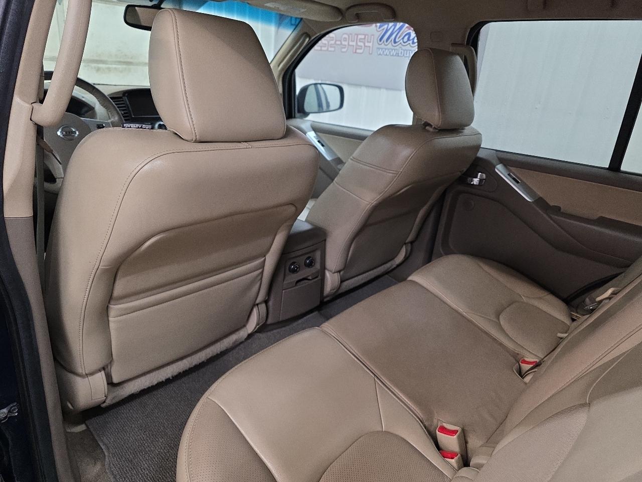 Nissan Pathfinder 4WD 4dr V6 Silver Edition 2012