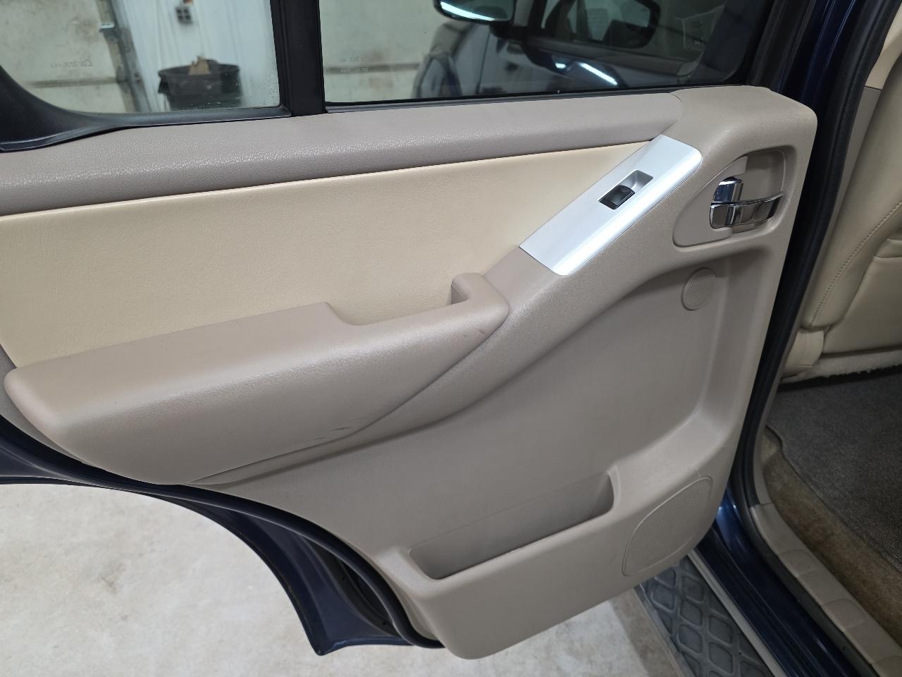 Nissan Pathfinder 4WD 4dr V6 Silver Edition 2012