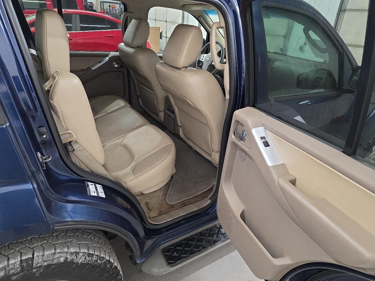 Nissan Pathfinder 4WD 4dr V6 Silver Edition 2012