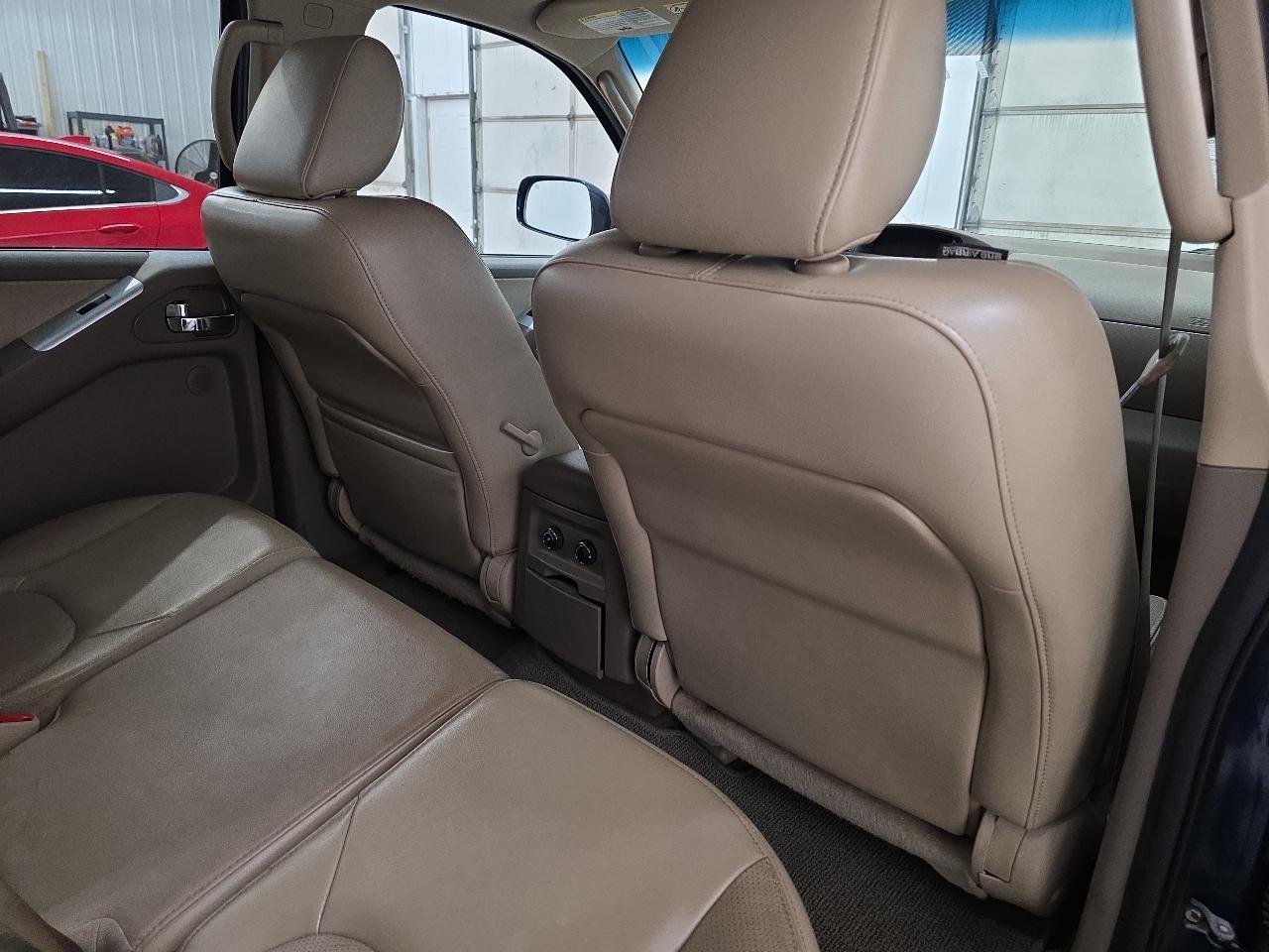 Nissan Pathfinder 4WD 4dr V6 Silver Edition 2012