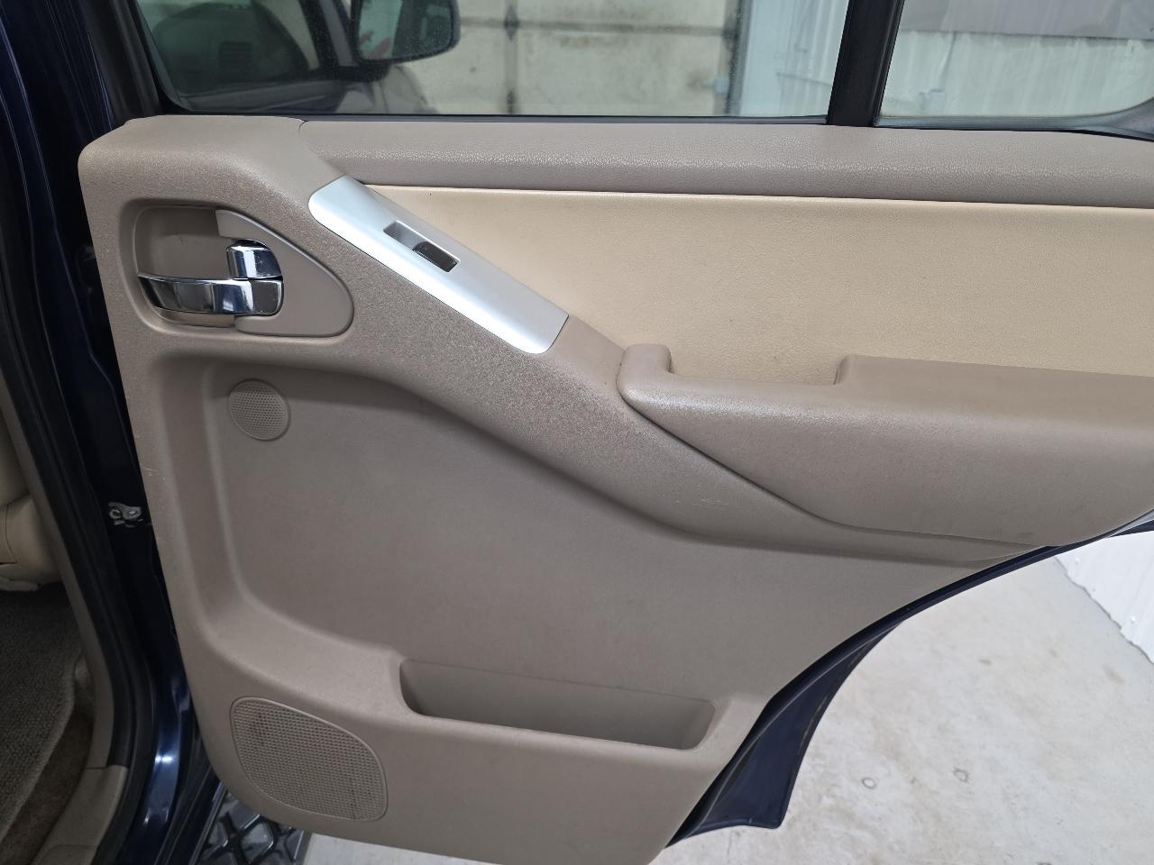 Nissan Pathfinder 4WD 4dr V6 Silver Edition 2012