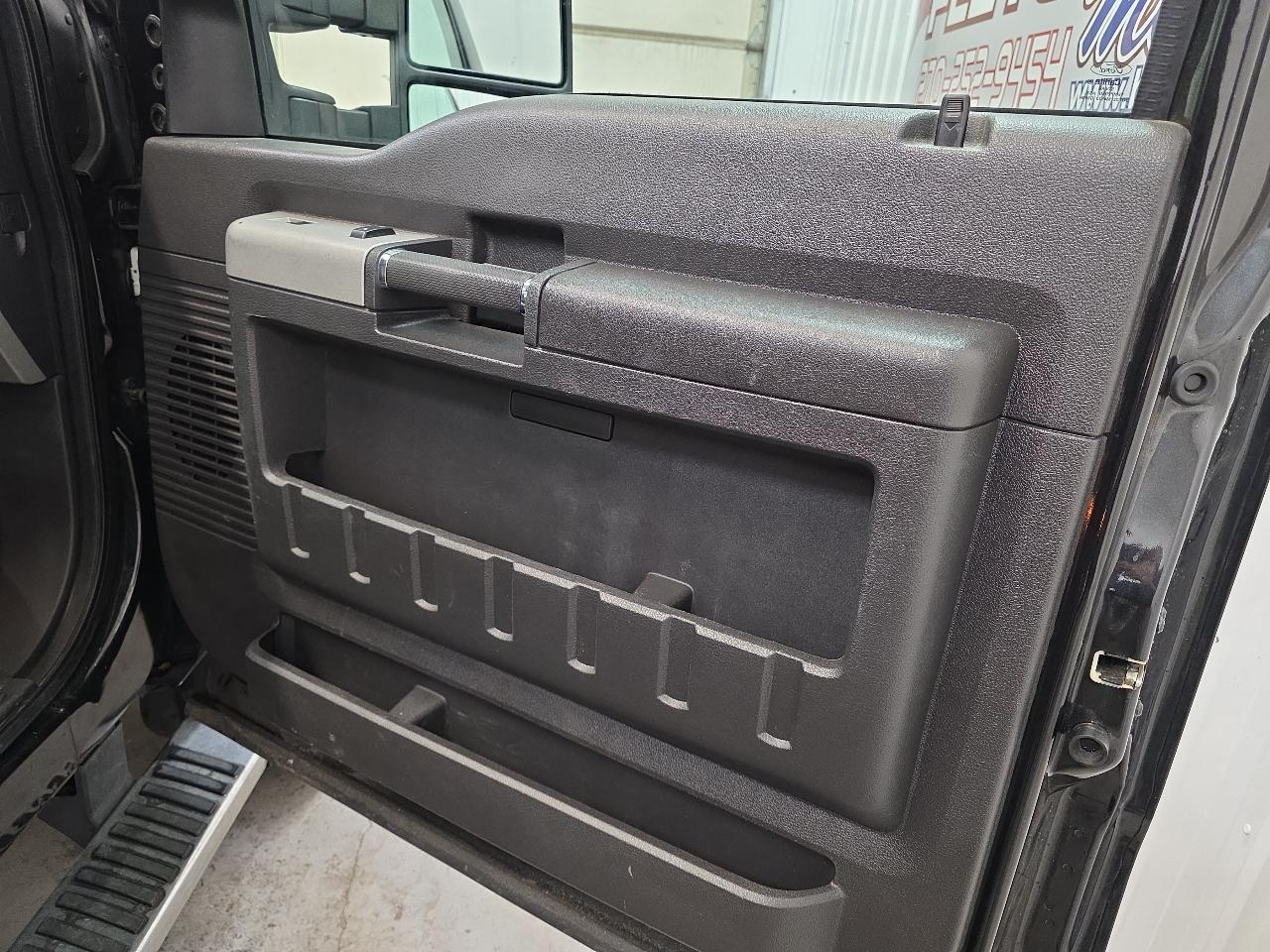 Ford Super Duty F-350 SRW 4WD SuperCab 158" Lariat 2015