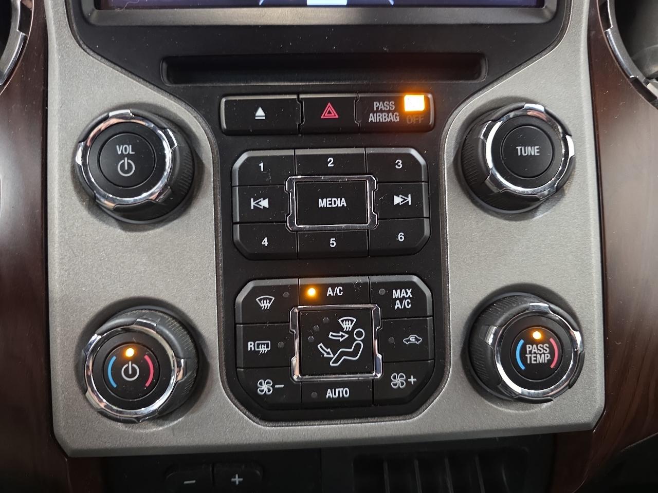 Ford Super Duty F-350 SRW 4WD SuperCab 158" Lariat 2015