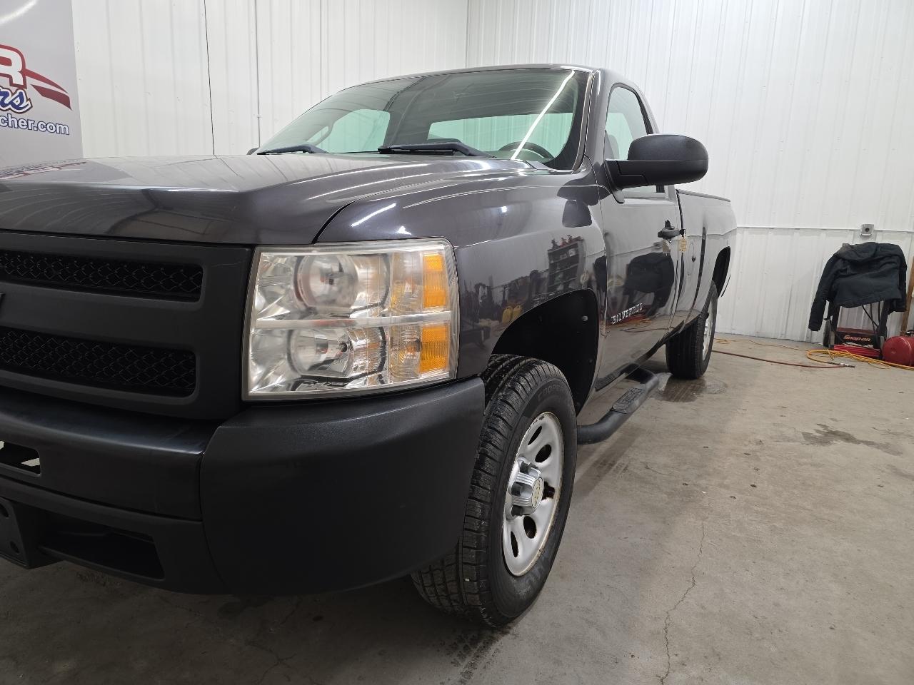 Chevrolet Silverado 1500 2WD Reg Cab 133.0" Work Truck 2011