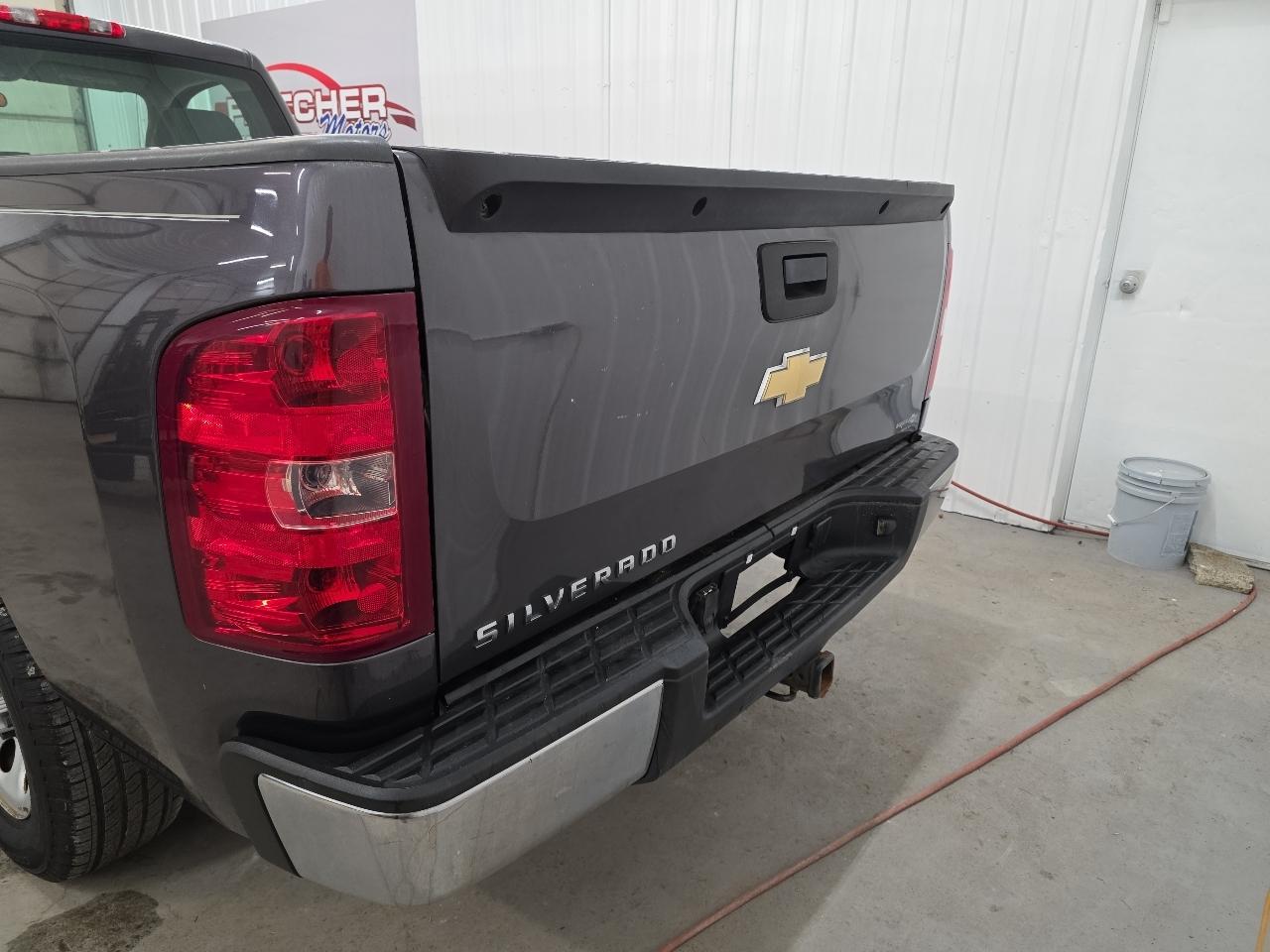 Chevrolet Silverado 1500 2WD Reg Cab 133.0" Work Truck 2011