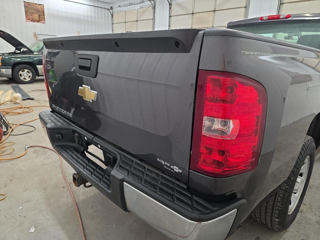 Chevrolet Silverado 1500 2WD Reg Cab 133.0" Work Truck 2011