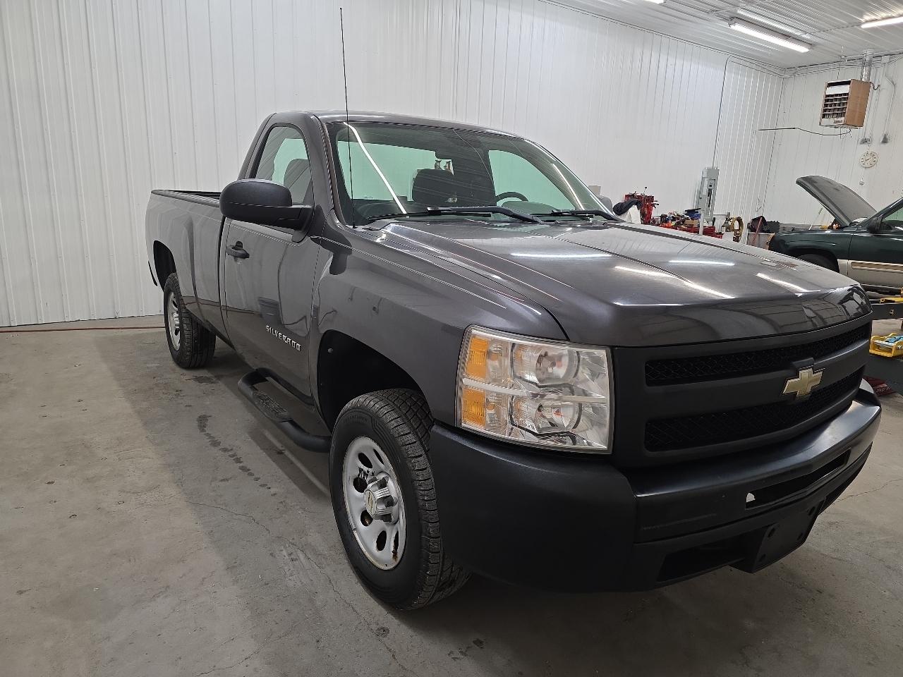 Chevrolet Silverado 1500 2WD Reg Cab 133.0" Work Truck 2011