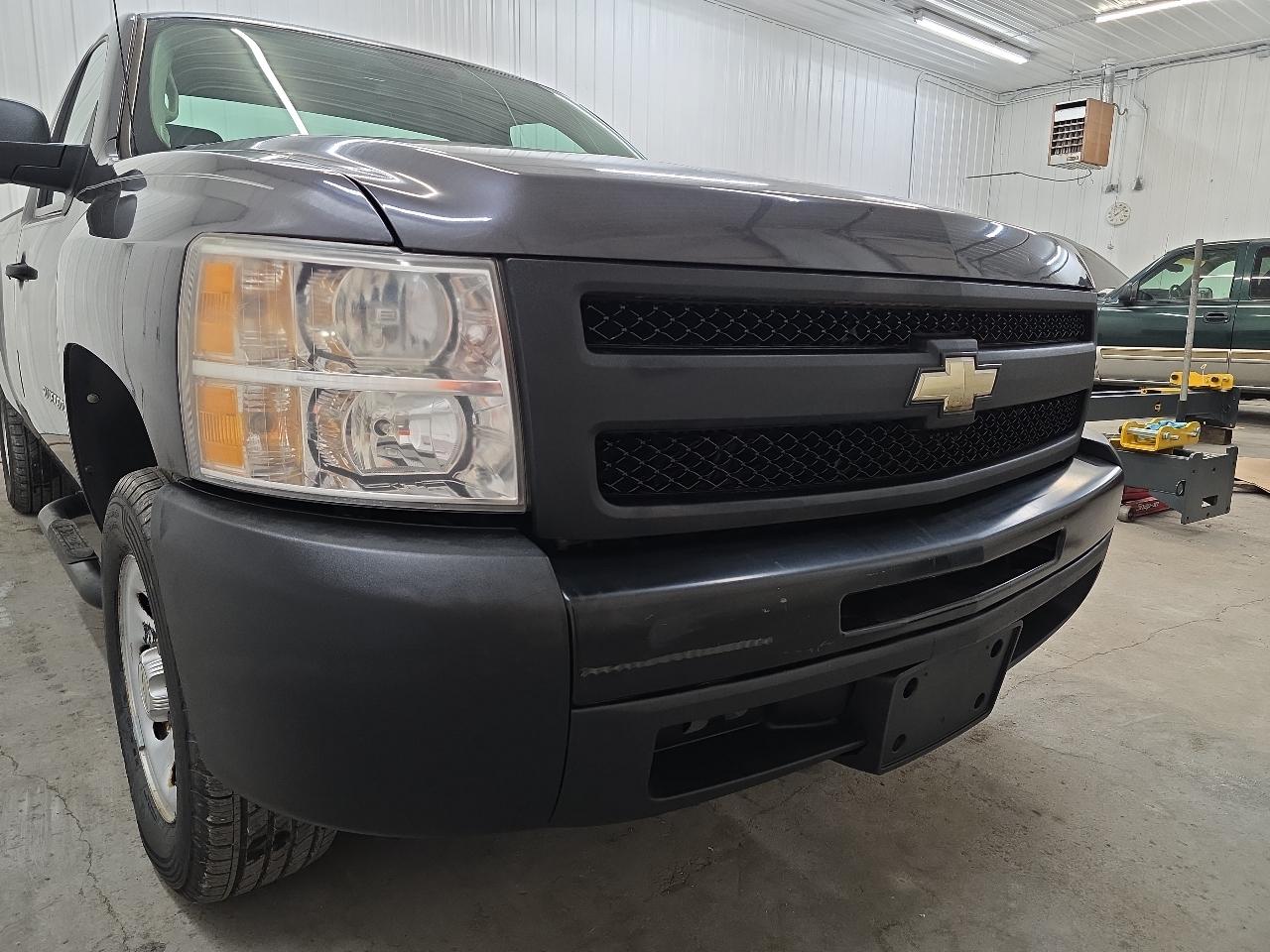 Chevrolet Silverado 1500 2WD Reg Cab 133.0" Work Truck 2011