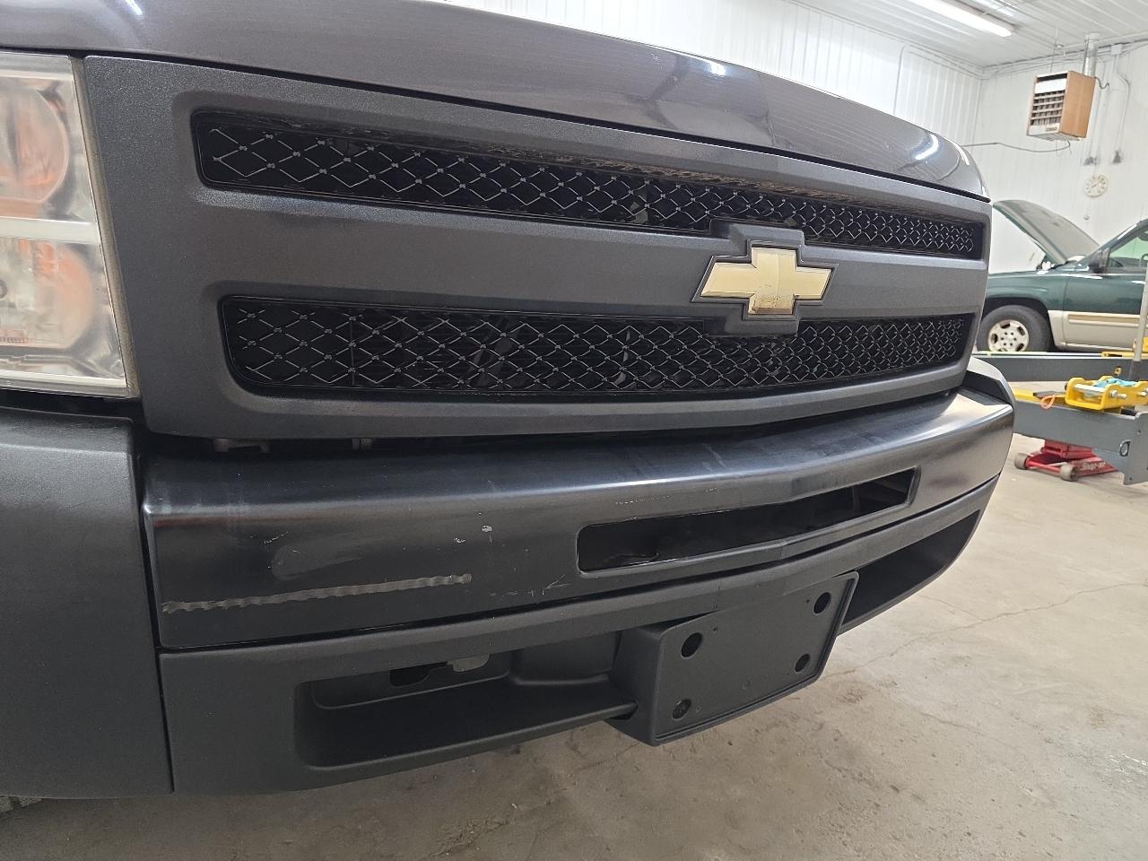 Chevrolet Silverado 1500 2WD Reg Cab 133.0" Work Truck 2011