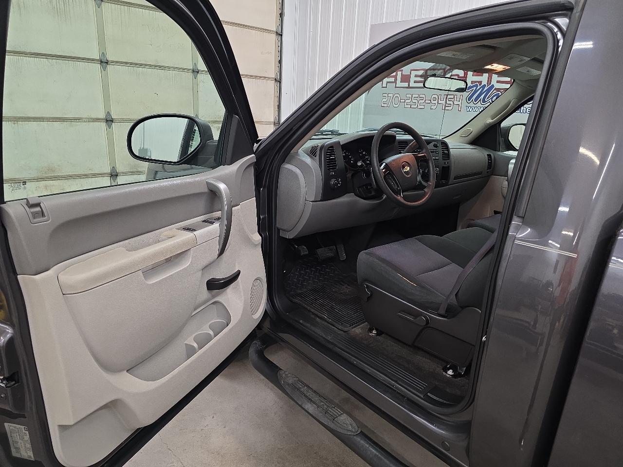 Chevrolet Silverado 1500 2WD Reg Cab 133.0" Work Truck 2011