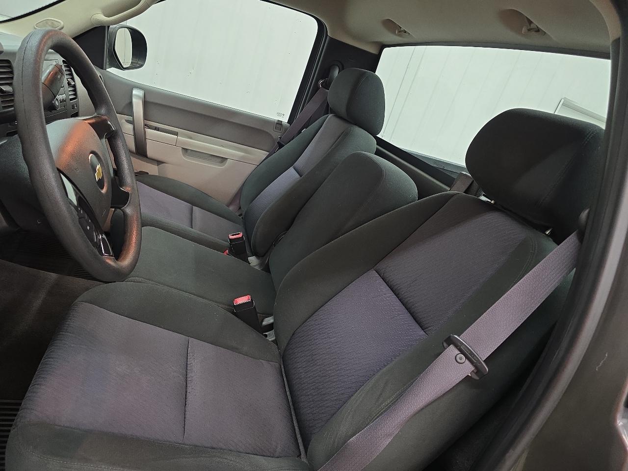 Chevrolet Silverado 1500 2WD Reg Cab 133.0" Work Truck 2011