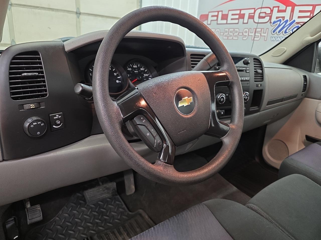 Chevrolet Silverado 1500 2WD Reg Cab 133.0" Work Truck 2011