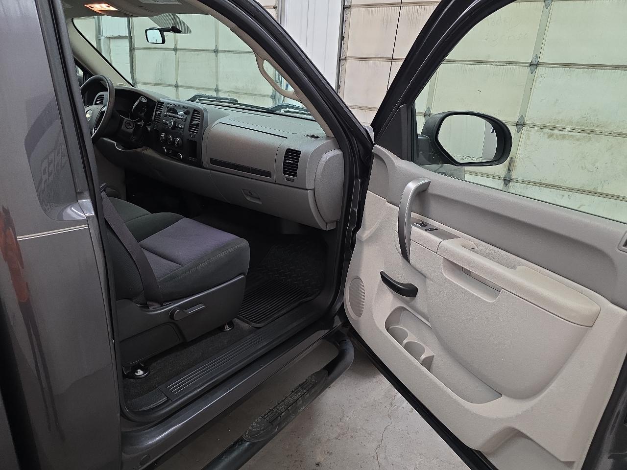 Chevrolet Silverado 1500 2WD Reg Cab 133.0" Work Truck 2011