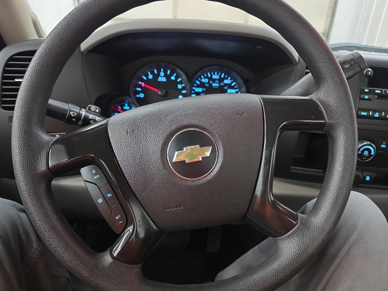 Chevrolet Silverado 1500 2WD Reg Cab 133.0" Work Truck 2011