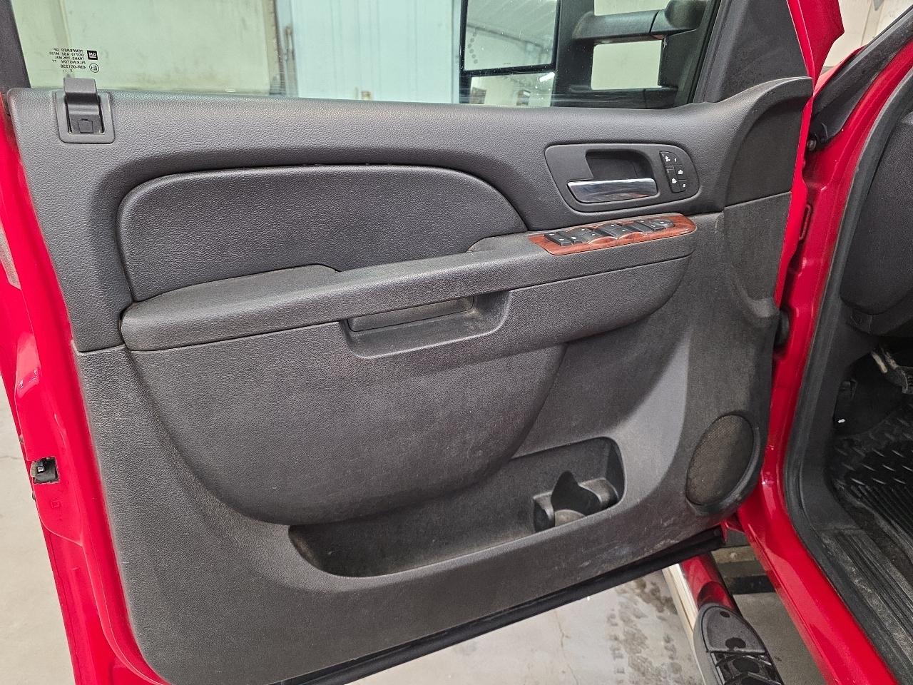 Chevrolet Silverado 3500HD 4WD Crew Cab 167.7" DRW LTZ 2011