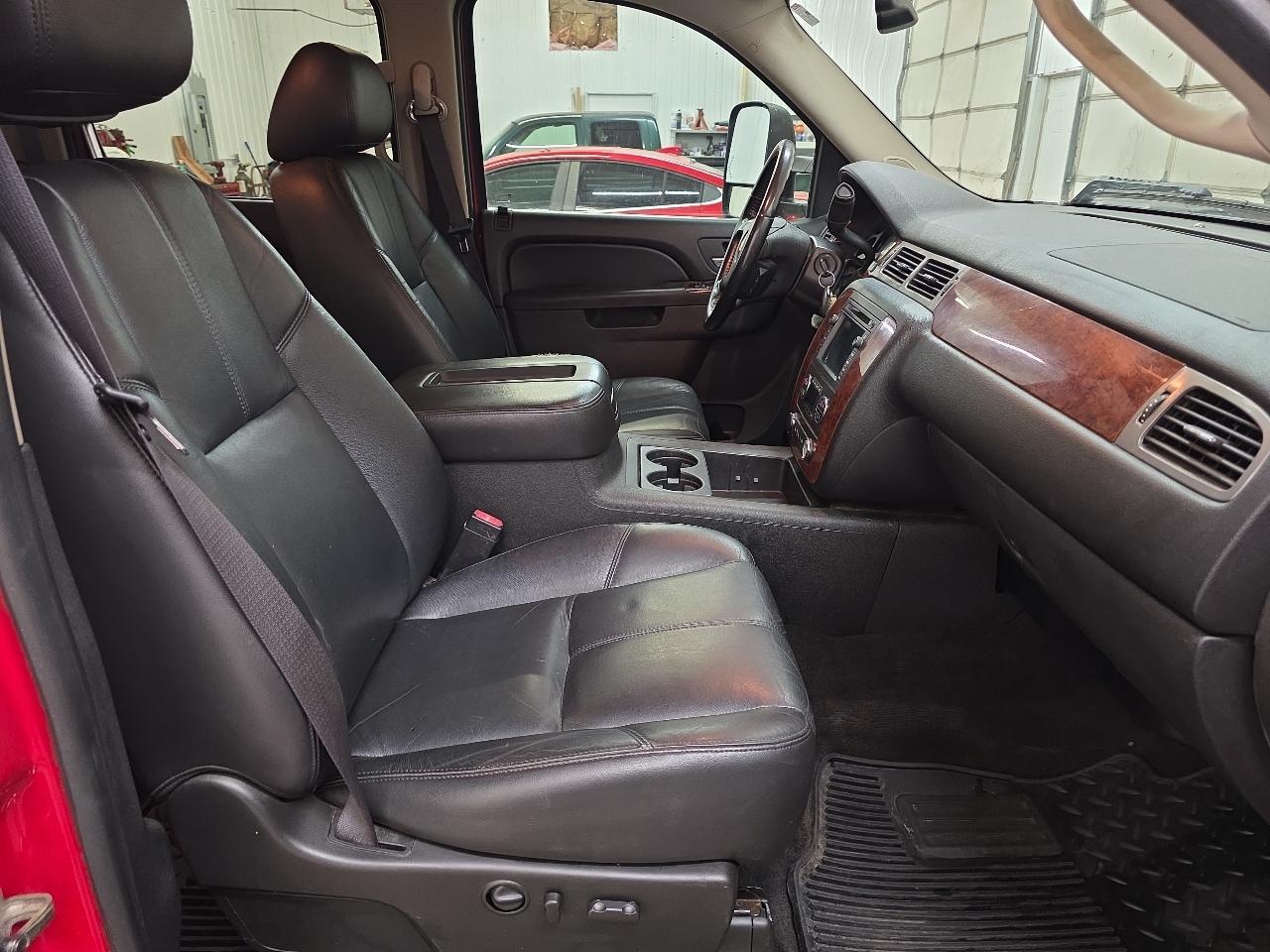 Chevrolet Silverado 3500HD 4WD Crew Cab 167.7" DRW LTZ 2011