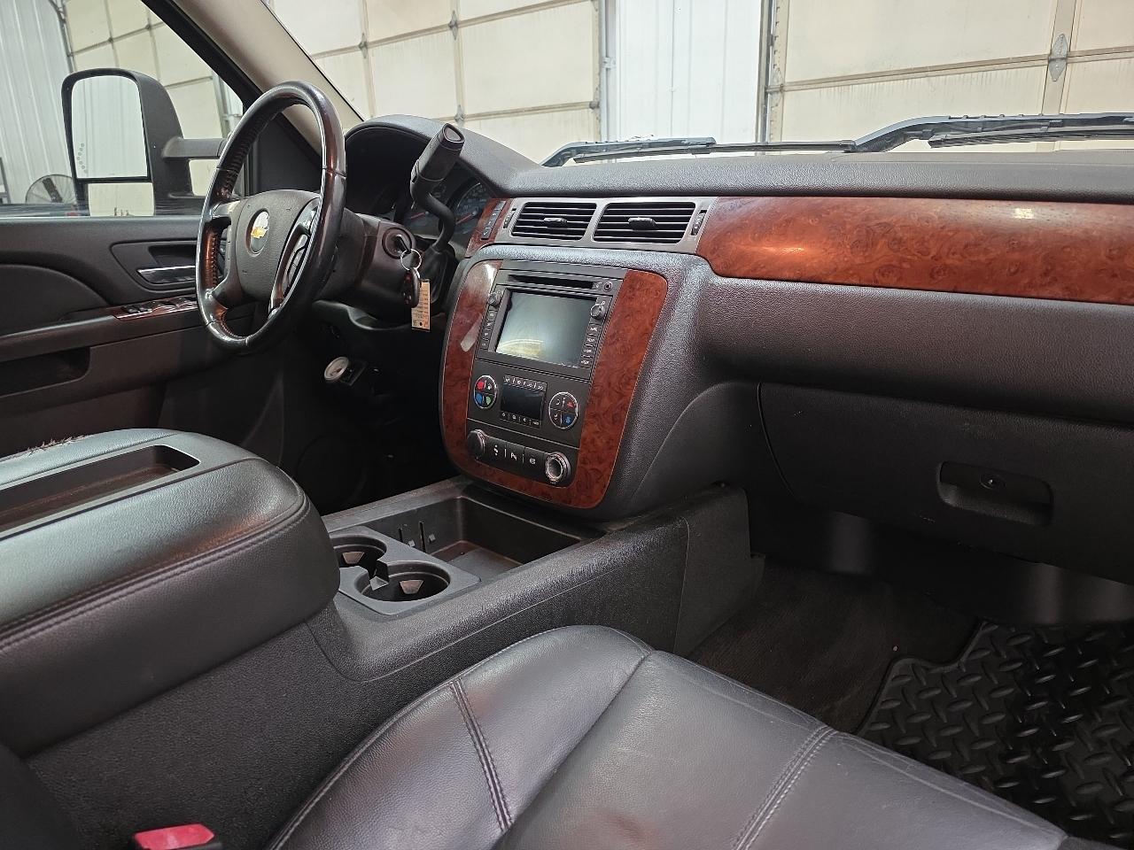 Chevrolet Silverado 3500HD 4WD Crew Cab 167.7" DRW LTZ 2011