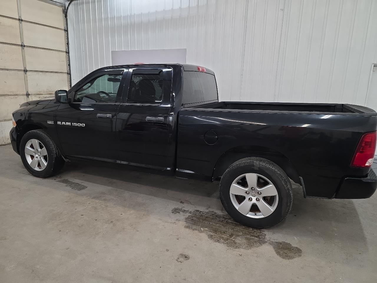 RAM 1500 2WD Quad Cab 140.5" Express 2012