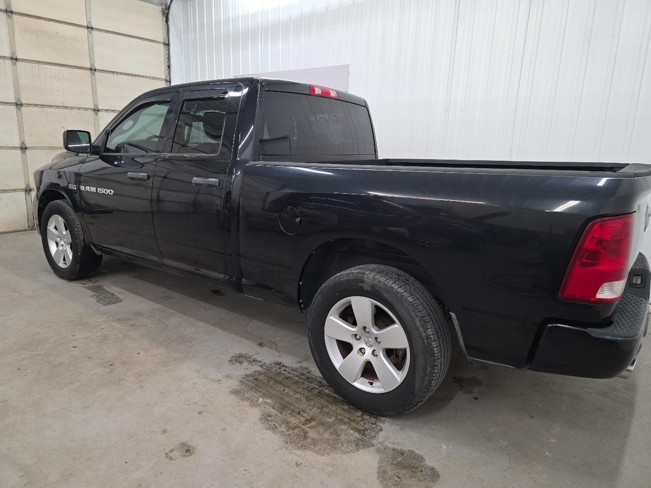 RAM 1500 2WD Quad Cab 140.5" Express 2012