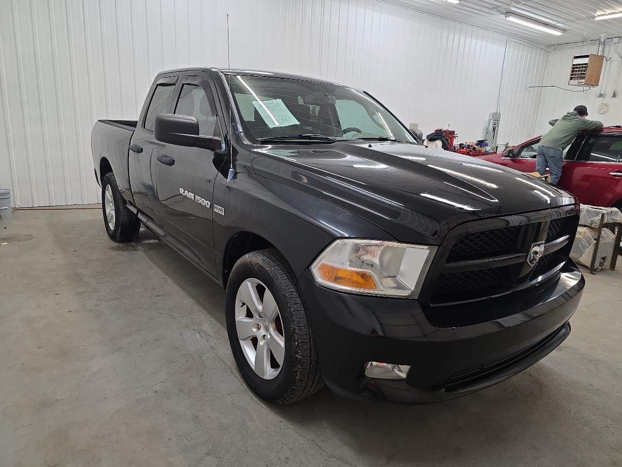 RAM 1500 2WD Quad Cab 140.5" Express 2012