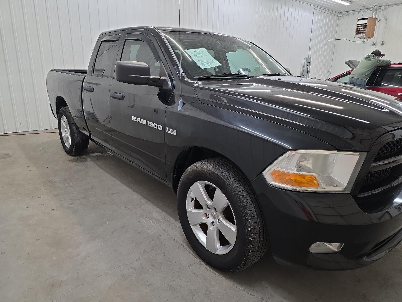 RAM 1500 2WD Quad Cab 140.5" Express 2012