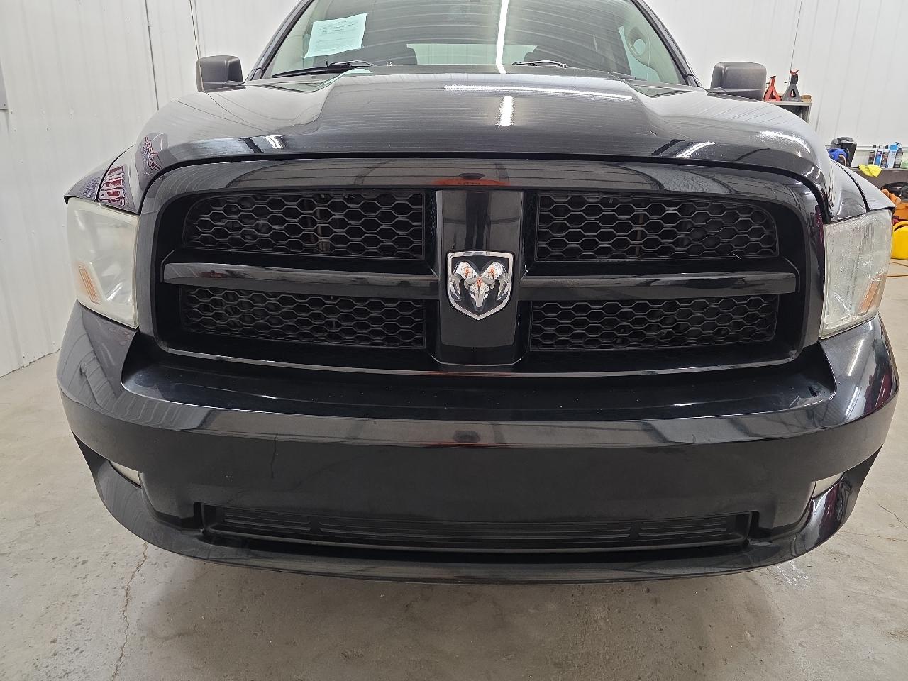 RAM 1500 2WD Quad Cab 140.5" Express 2012