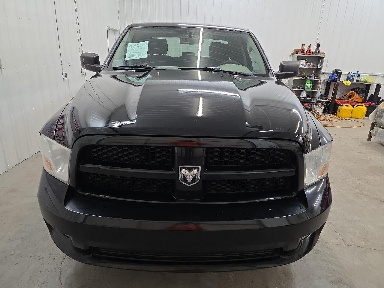 RAM 1500 2WD Quad Cab 140.5" Express 2012