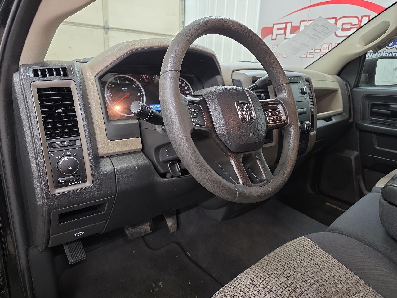 RAM 1500 2WD Quad Cab 140.5" Express 2012