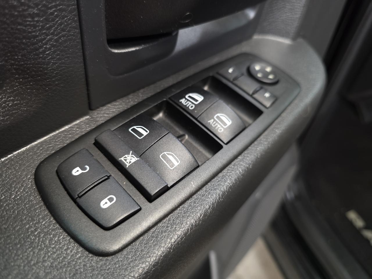 RAM 1500 2WD Quad Cab 140.5" Express 2012