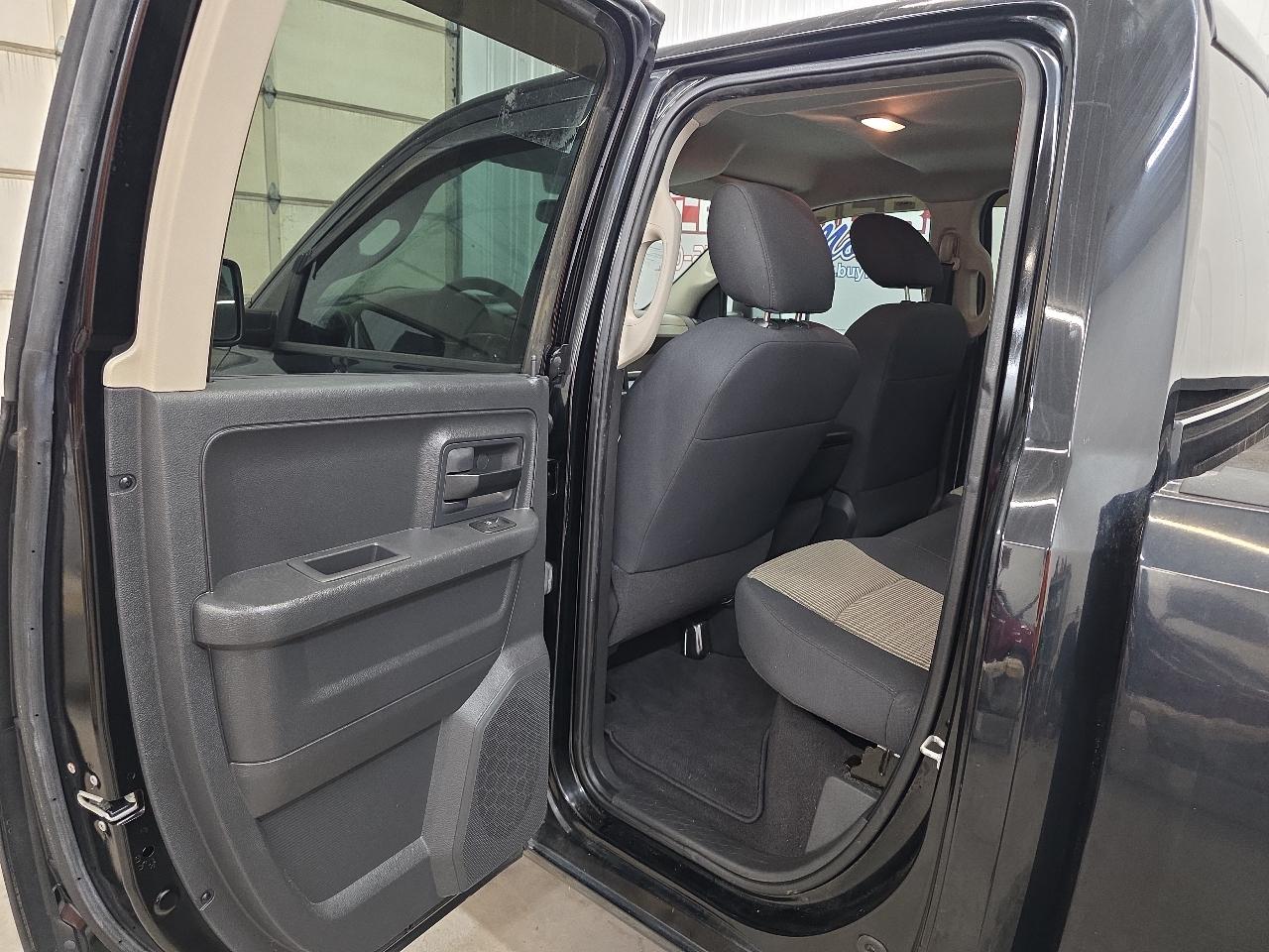 RAM 1500 2WD Quad Cab 140.5" Express 2012