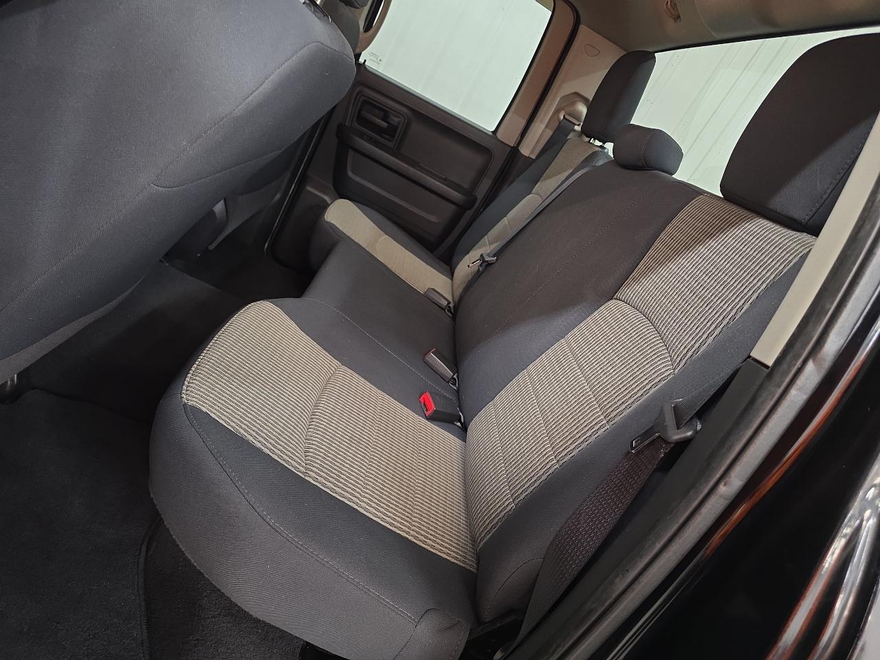 RAM 1500 2WD Quad Cab 140.5" Express 2012