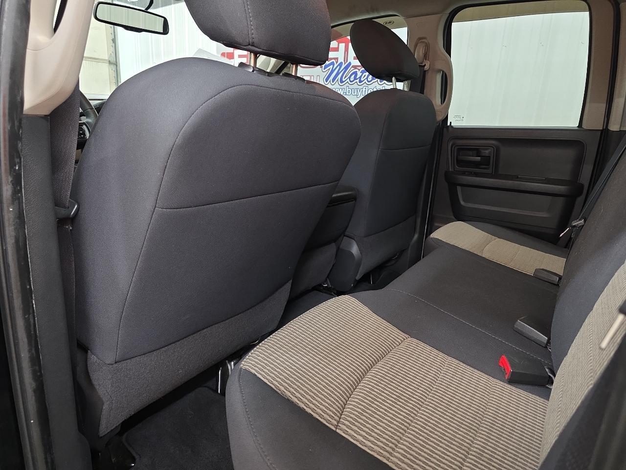 RAM 1500 2WD Quad Cab 140.5" Express 2012