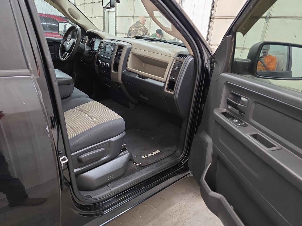 RAM 1500 2WD Quad Cab 140.5" Express 2012