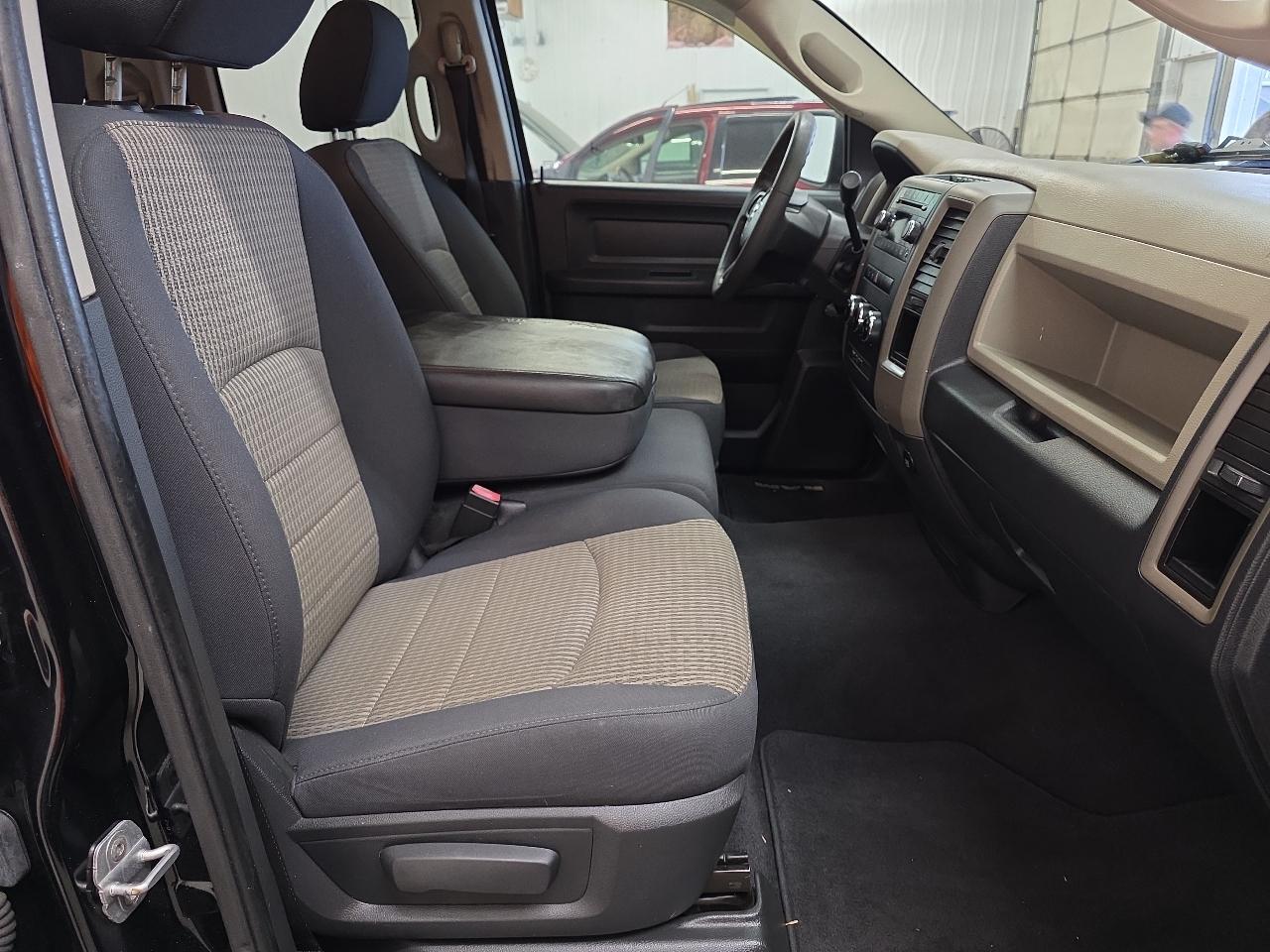 RAM 1500 2WD Quad Cab 140.5" Express 2012