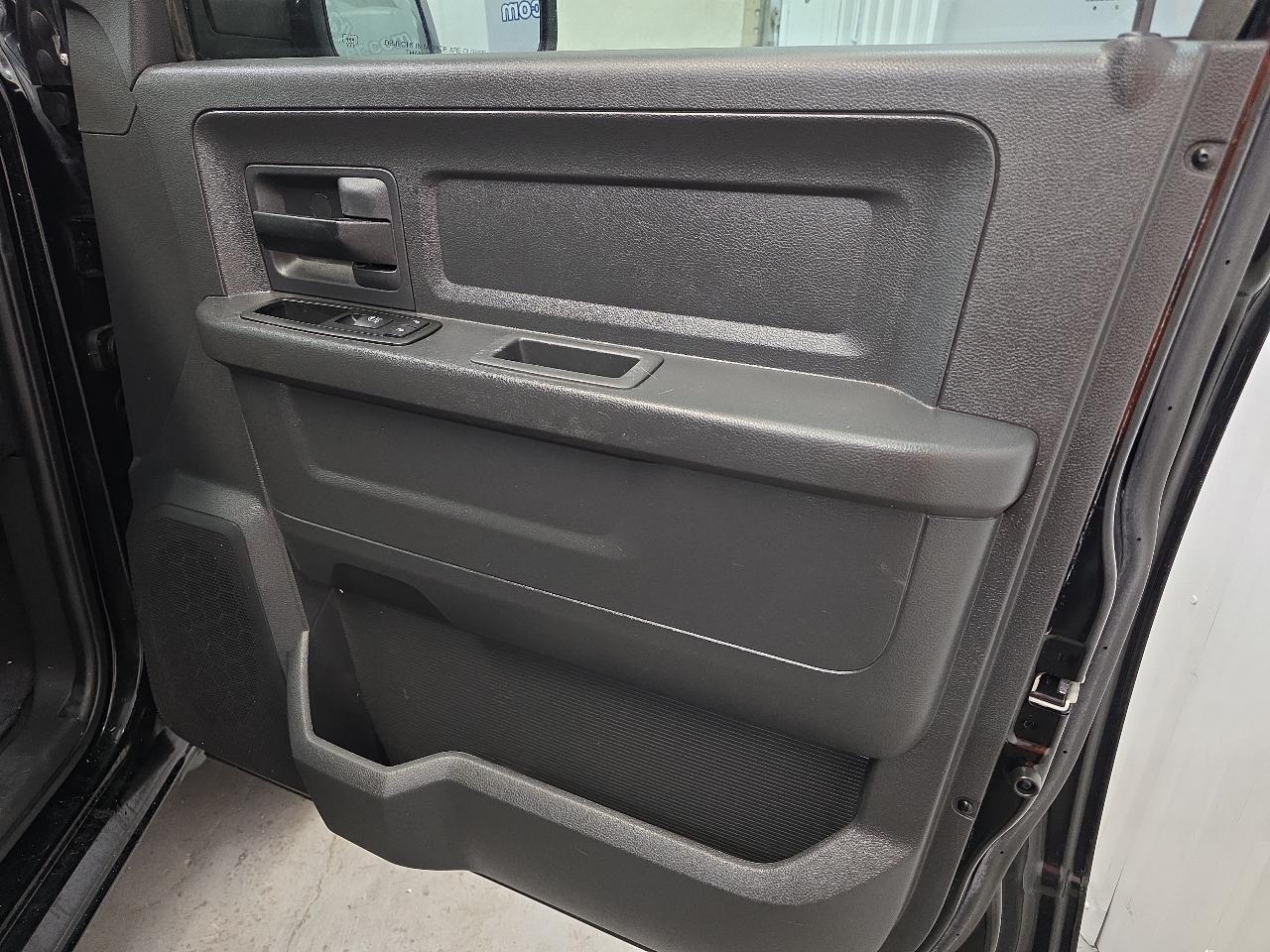 RAM 1500 2WD Quad Cab 140.5" Express 2012