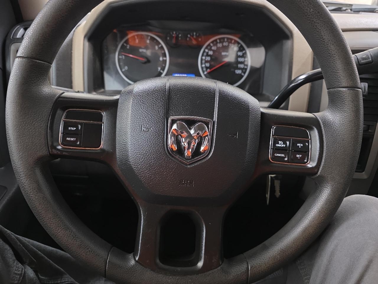 RAM 1500 2WD Quad Cab 140.5" Express 2012