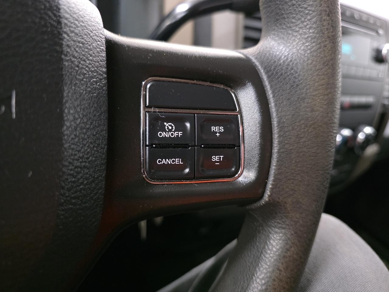 RAM 1500 2WD Quad Cab 140.5" Express 2012